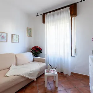 Guesthost - Lovely Apartment Near Pisa Airport
